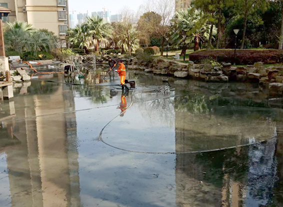 东风景观池淤泥清理