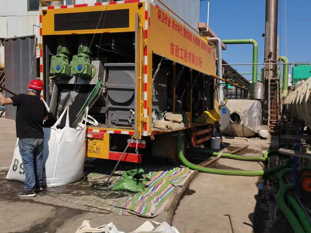 东风淤泥压干处理